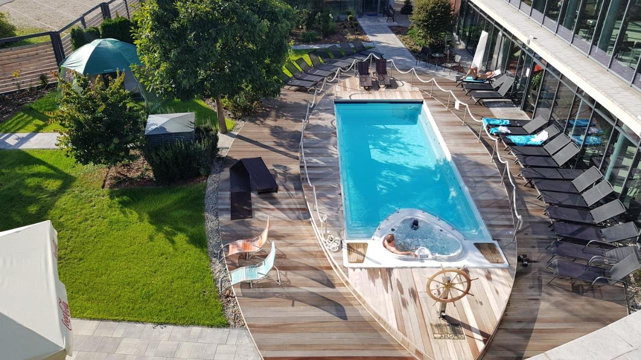Blue Diamond Hotel Active Spa Trzebownisko Exterior foto