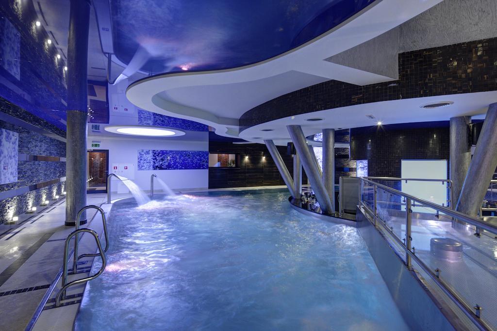 Blue Diamond Hotel Active Spa Trzebownisko Exterior foto