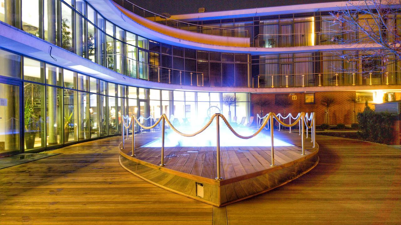 Blue Diamond Hotel Active Spa Trzebownisko Exterior foto